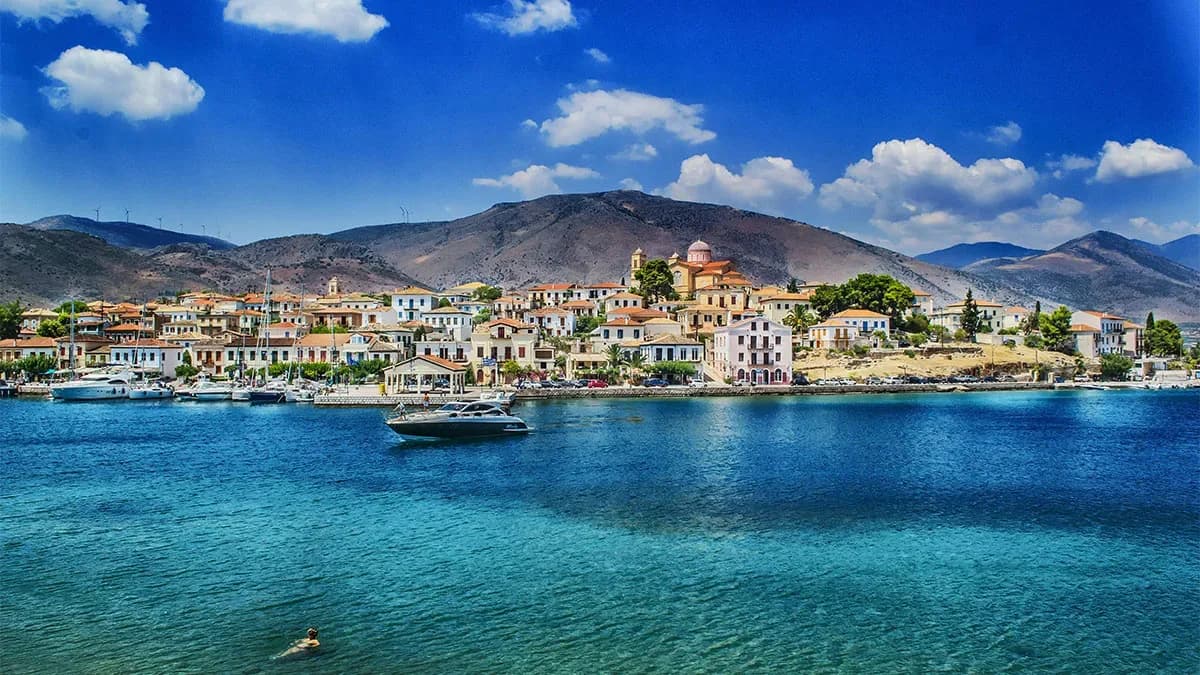 Greece ranked the world’s top destination for ‘dock and dine’ tourism