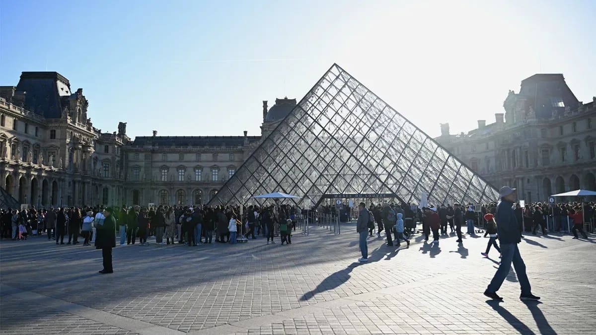 Louvre Museum closed due to strike